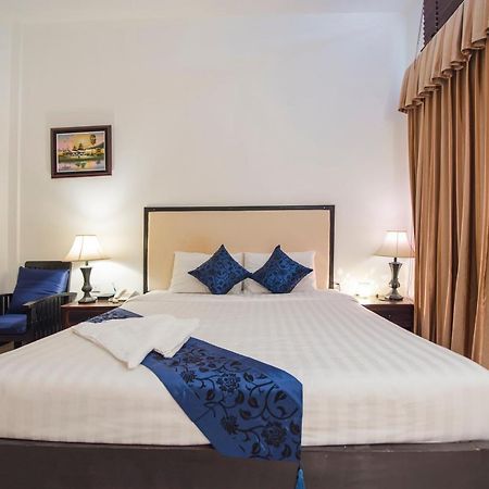 Homesyn Hotel Phnom Penh Exteriör bild